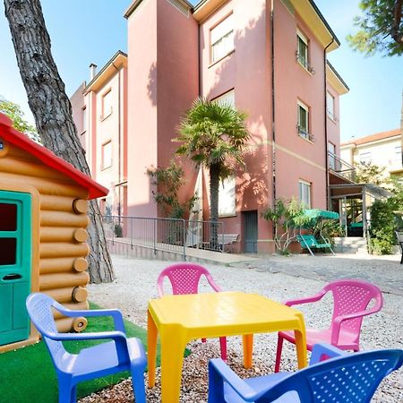 Hotel Capri Cesenatico Exterior foto